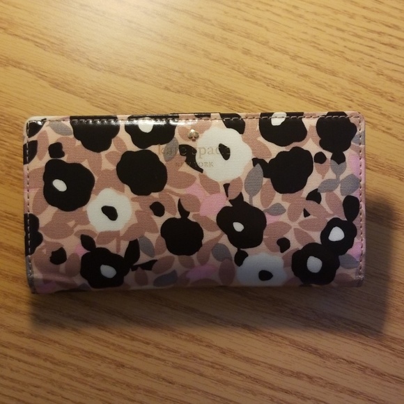 Kate Spade Wallet - Picture 1 of 3